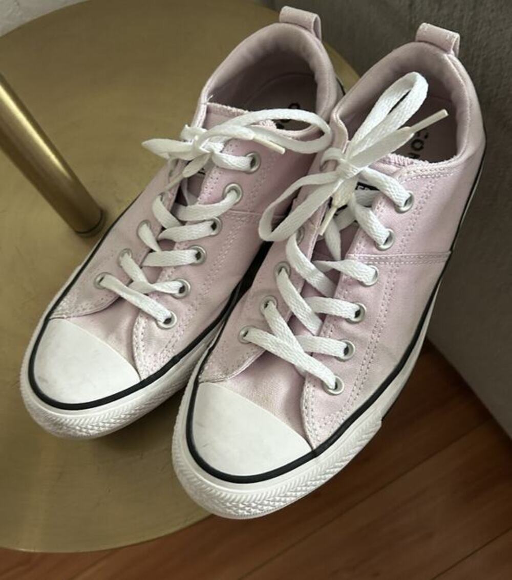 Woman's Fashion Sneakers Converse Chuck Taylor All Star Madison Converse 9 /2